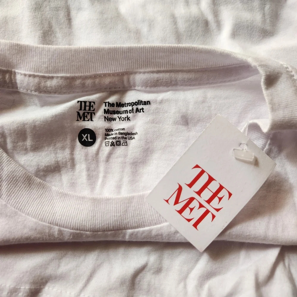 White Long Sleeve Metropolitan Museum of Art Shirt - Picture 3 of 4